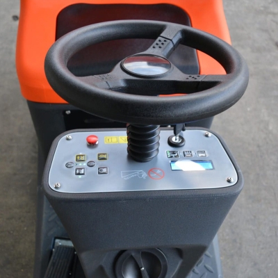 Высокопроизводительная поломоечная машина OXLIFT NR530 с управлением сидя