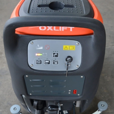 Поломоечная машина OXLIFT NB530 с ЗУ и АКБ повышенной ёмкости в комплекте